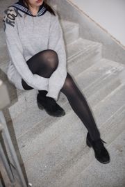 "Черная девочка на лестничной клетке" [Фонд Сен Луо] BETA-007