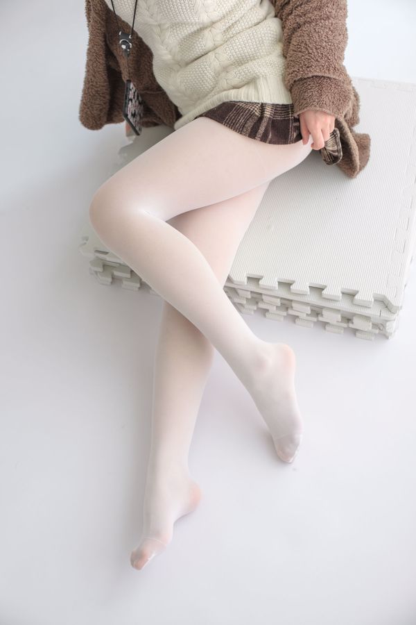 „Melancholy White Silk” [Fundacja Sen Luo] X-006