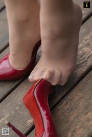 Qiuqiu「秋の職長の昼休み」[异思趣向IESS]美しい脚と絹の足