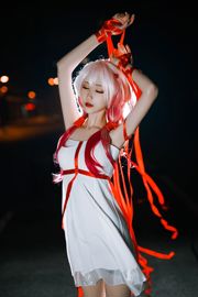 [Foto cosplay] Blogger anime Nan Tao Momoko - rok putih berdoa