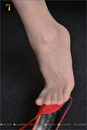 [IESS Pratt & Whitney Collection] 012 นางแบบ นวลนวล "รองเท้าส้นสูงสีแดง B-Close-Up"