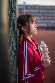 Kitaro_Kitaro「赤いスポーツウェアの女の子」