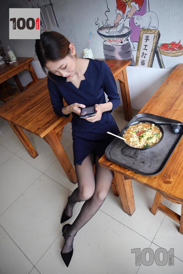 [IESS 천일 박] 모델 : 딸기 "판매원의 점심 시간 2"다리가 예쁜 검은 색 실크 유니폼