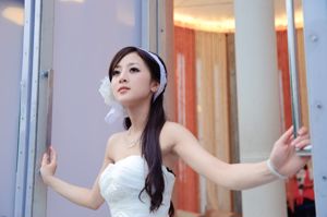 Zhang Kaijie/Zhang Yunfei "Sun Moon Lake + Paper Church (Wedding Dress)"