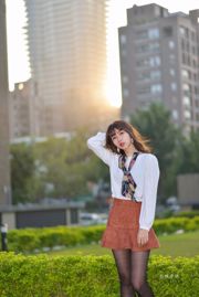 [Taiwan Zhengmei] Topic titled "Gomei Pavilion. Fashion" street shot of black silk girl short skirt