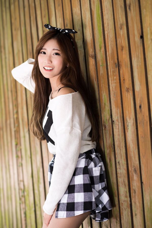 House Goddess Zhang Chushan "ถ่ายภาพกลางแจ้ง Sweet Butterfly Festival Girl"