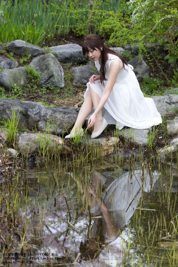 Chụp ngoại cảnh "Beautiful White Dress" của Li Enhui