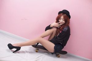 韓国の美容モデルミンエルのスタジオ写真集